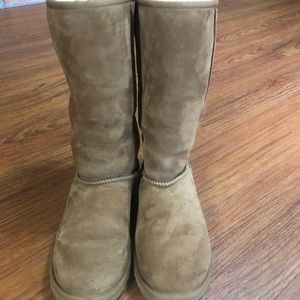SOLD — Women’s size 8 uggs
